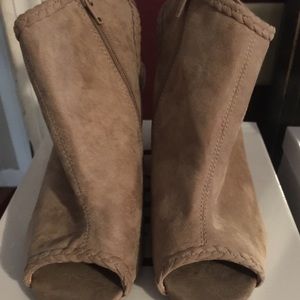 Ladies Shoes Size 10